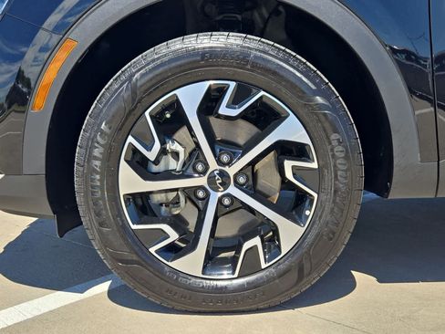 Certified 2025 Kia Sportage EX AWD/4WD image 13