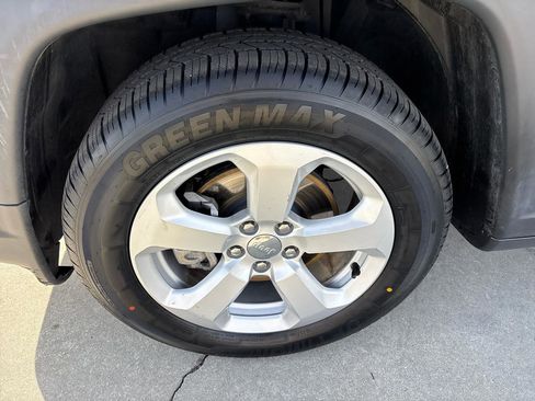 Used 2019 Jeep Compass Latitude image 11