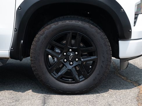 Used 2024 Chevrolet Silverado 1500 Custom w/ Turbomax Blackout Package image 10