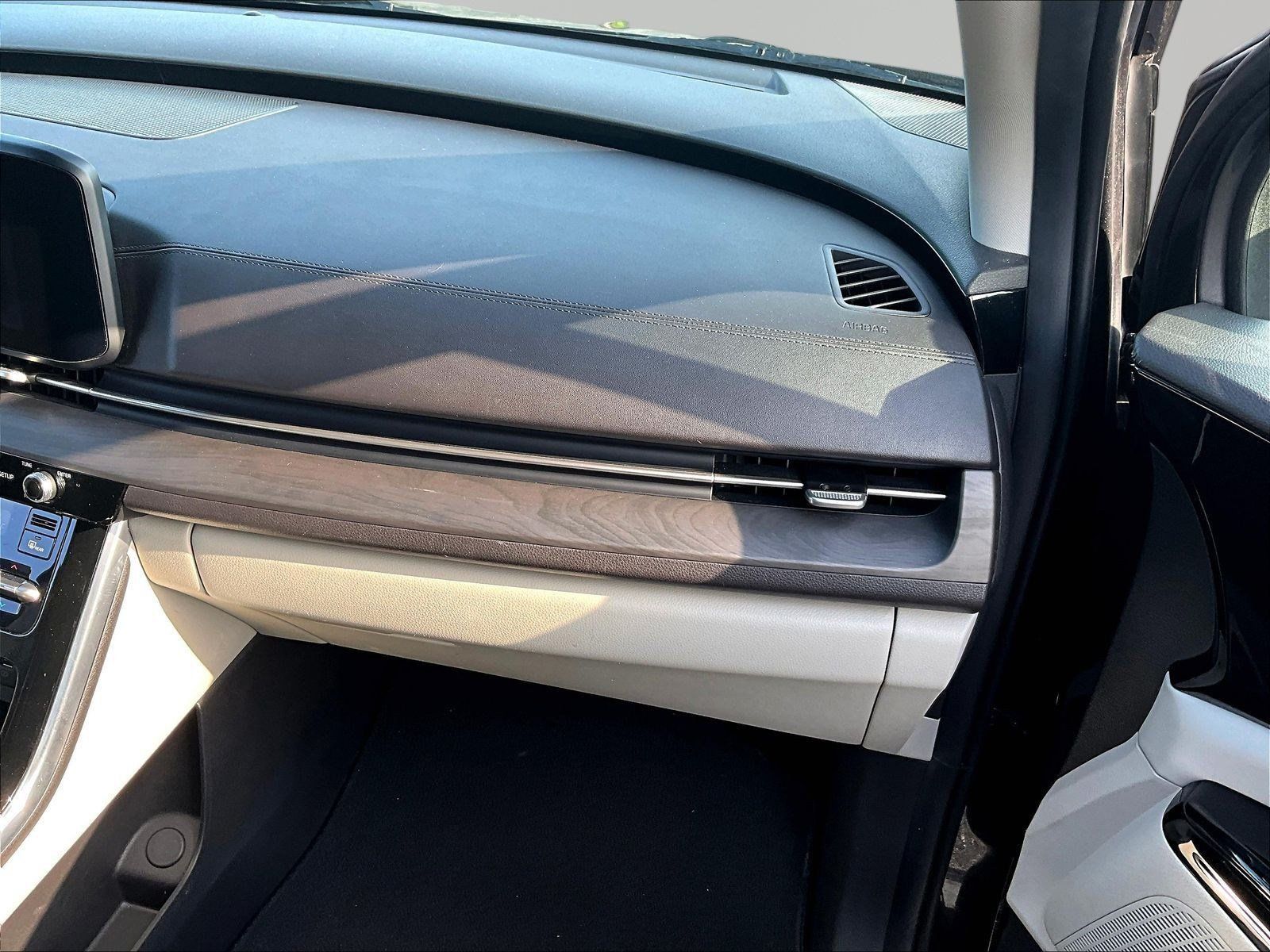 Used 2023 Kia Carnival SX FWD image 27