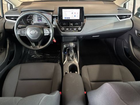 Used 2025 Toyota Corolla LE FWD image 31