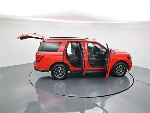 Used 2024 Ford Expedition XLT image 44