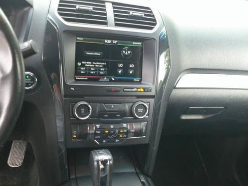 Used 2016 Ford Explorer XLT w/ Equipment Group 202A AWD/4WD image 7