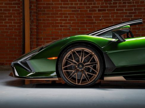 Used 2021 Lamborghini Sian Roadster image 26