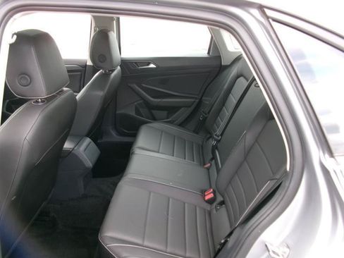 Used 2024 Volkswagen Jetta SE FWD image 10