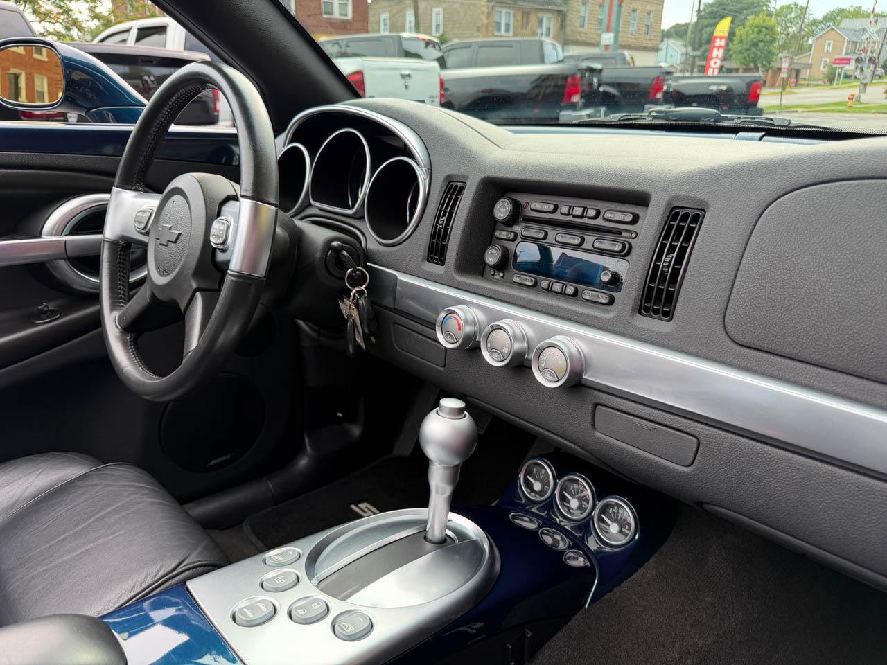 Used 2005 Chevrolet SSR w/ Preferred Equipment Group RWD image 28