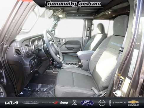 Used 2025 Jeep Wrangler Unlimited Rubicon 4xe w/ Convenience Group image 11