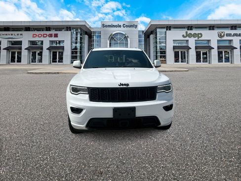 Used 2020 Jeep Grand Cherokee Altitude RWD image 3