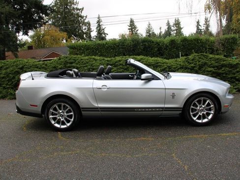 Used 2010 Ford Mustang Premium image 17