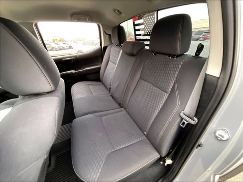 Used 2021 Toyota Tacoma SR5 w/ Trail Edition image 27
