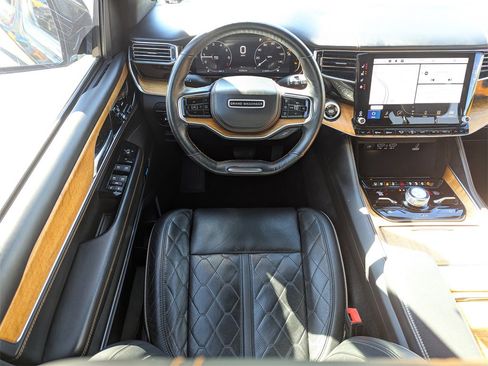 Used 2022 Jeep Grand Wagoneer Series III image 14