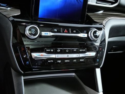 Used 2023 Ford Explorer Limited w/ Limited Technology Package AWD/4WD image 22