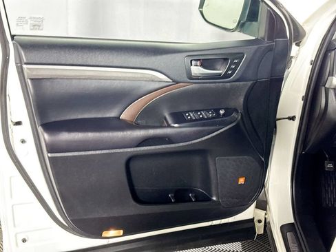Used 2019 Toyota Highlander Limited AWD/4WD image 10
