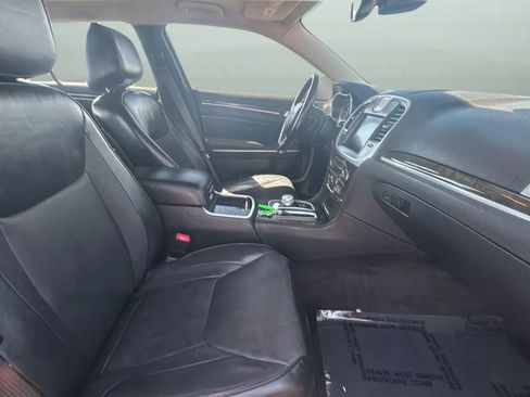 Used 2016 Chrysler 300 C RWD image 25