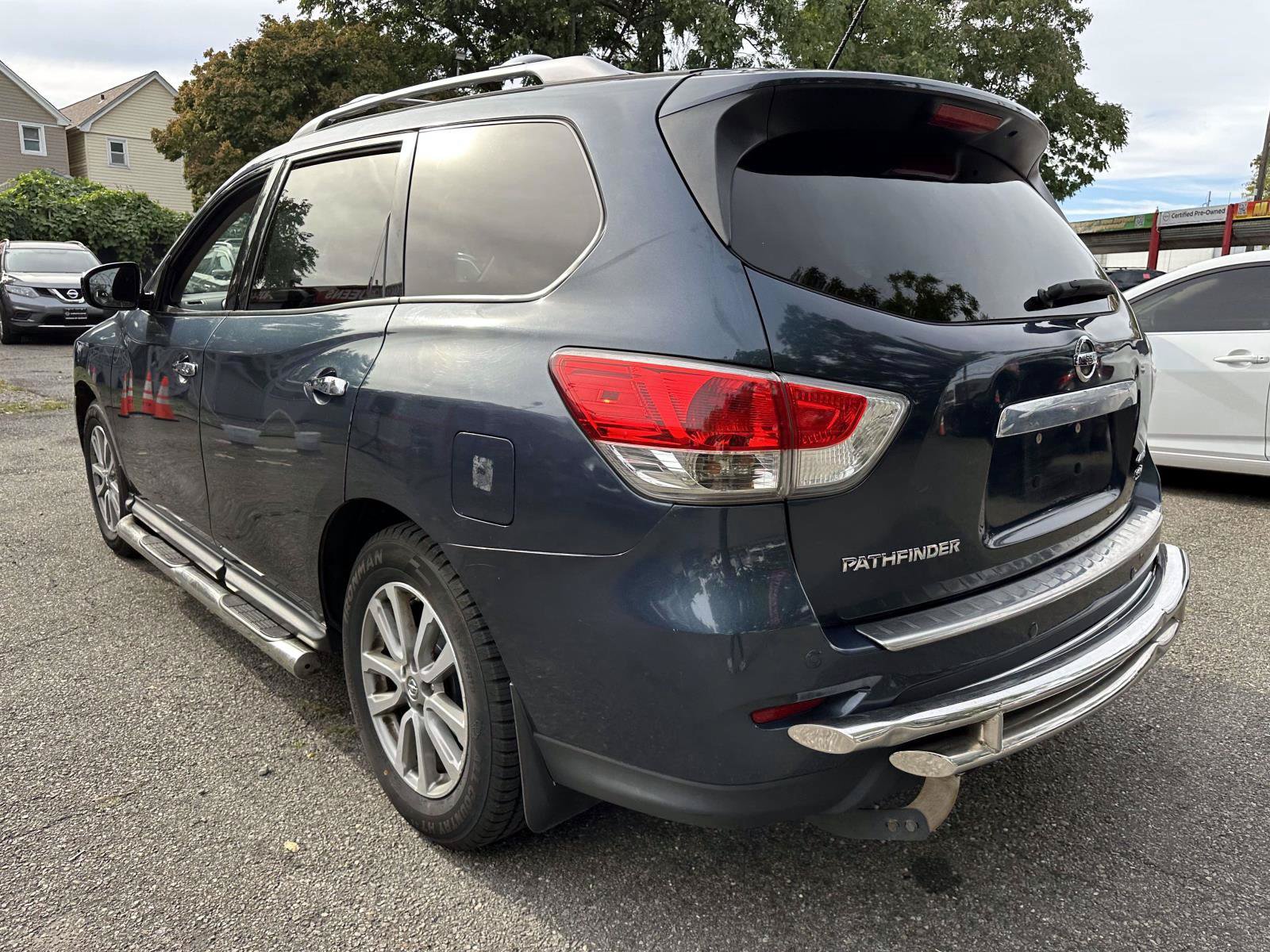 Used 2015 Nissan Pathfinder SV w/ Cargo Package FWD image 5