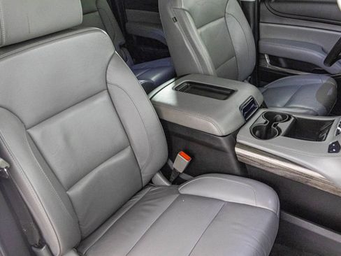 Used 2020 Chevrolet Suburban LT image 44