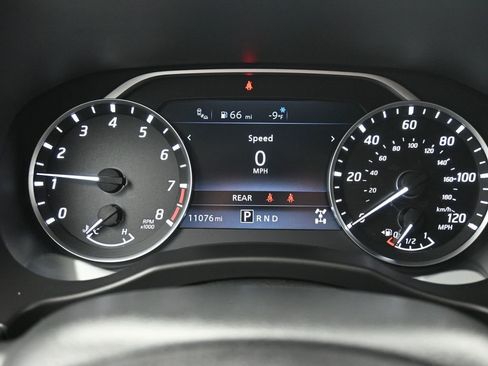 Used 2025 Nissan Frontier SV image 10