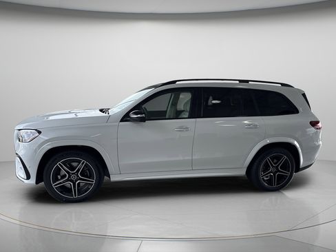 Used 2026 Mercedes-Benz GLS 450 4MATIC image 2