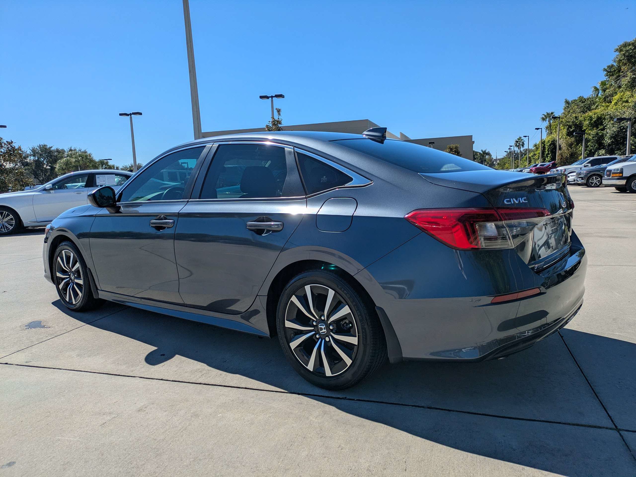 Used 2022 Honda Civic EX image 4
