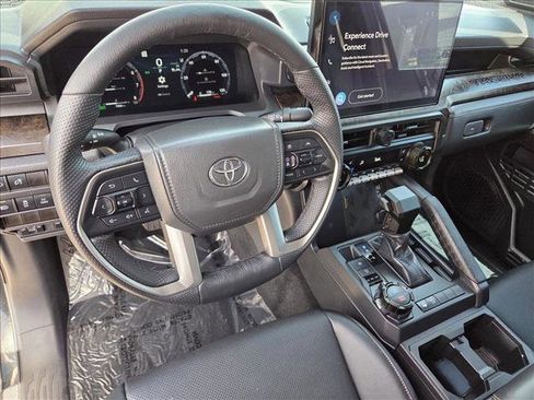 Used 2025 Toyota Tacoma Limited AWD/4WD image 10