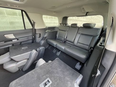 Used 2025 Ford Expedition Active AWD/4WD image 14