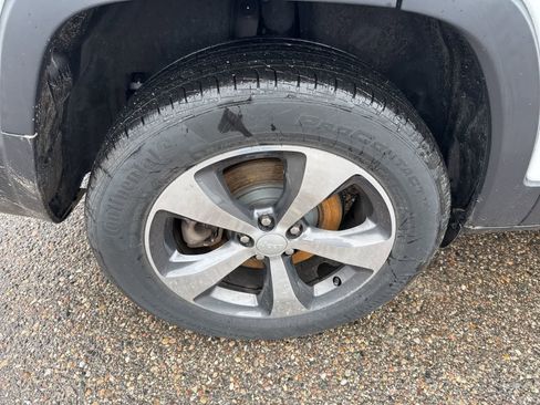 Used 2020 Jeep Cherokee Limited image 8