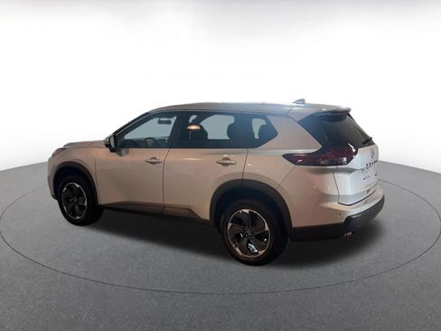 Used 2025 Nissan Rogue SV image 10