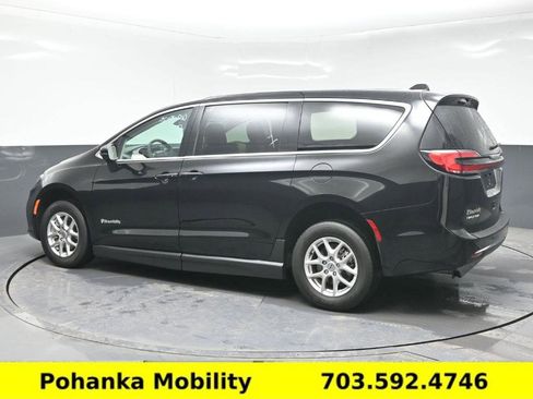 Used 2024 Chrysler Pacifica Touring-L image 20