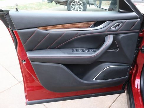 Used 2020 Maserati Levante GranLusso image 27