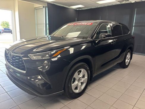 Used 2022 Toyota Highlander L FWD image 9
