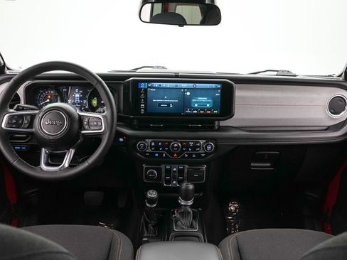 Used 2025 Jeep Wrangler Unlimited Sahara w/ Safety Group AWD/4WD image 15