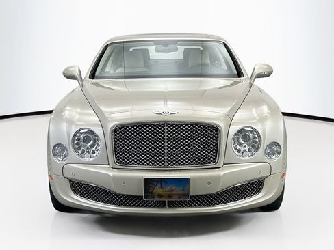 Used 2016 Bentley Mulsanne image 2