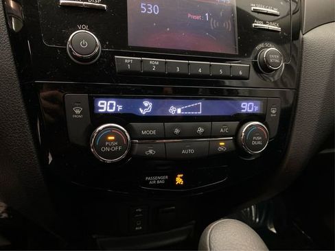 Used 2015 Nissan Rogue SV image 29