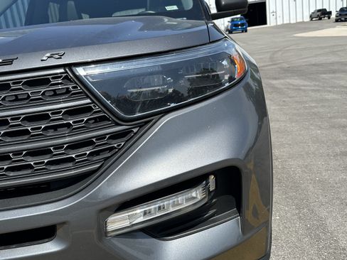 Used 2021 Ford Explorer XLT w/ Equipment Group 202A AWD/4WD image 6