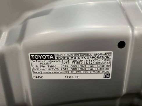 Used 2022 Toyota 4Runner SR5 AWD/4WD image 40