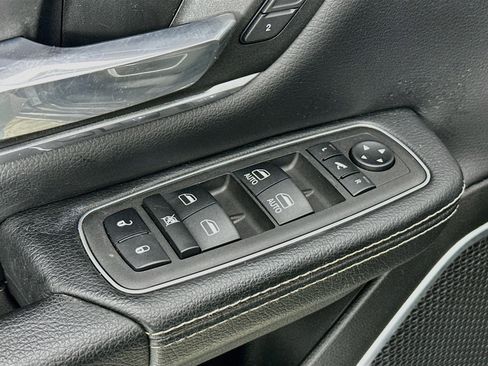 Used 2023 RAM 1500 Laramie AWD/4WD image 18