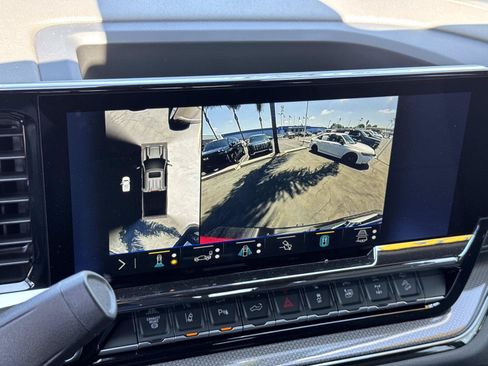 Used 2025 Chevrolet Silverado 2500 ZR2 w/ Technology Package AWD/4WD image 18