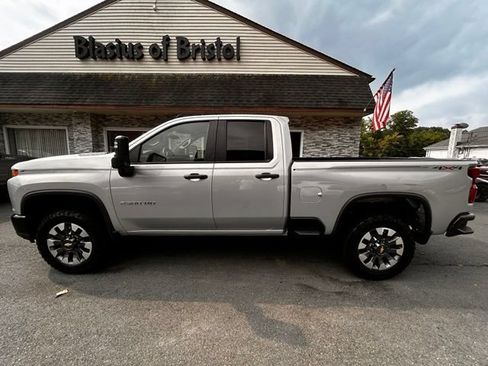Used 2021 Chevrolet Silverado 2500 Custom w/ Custom Convenience Package AWD/4WD image 3