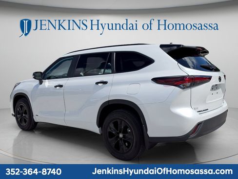 Used 2025 Toyota Highlander XLE AWD/4WD image 8