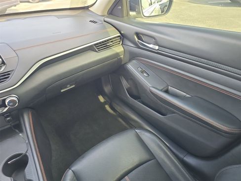 Used 2020 Nissan Altima 2.5 SR w/ Premium Package image 12