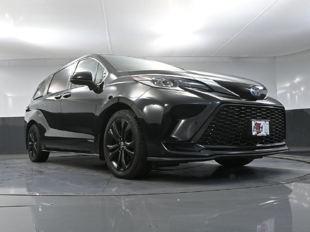 Used 2021 Toyota Sienna XSE FWD image 46