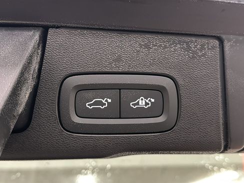 New 2026 Volvo XC60 B5 Ultra w/ Climate Package image 30