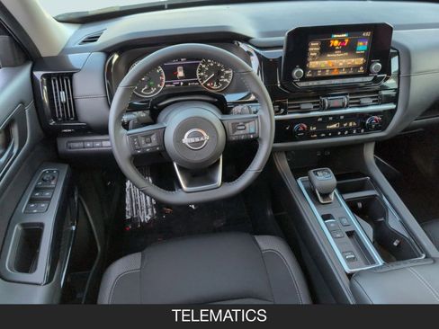 Used 2025 Nissan Pathfinder SV image 13