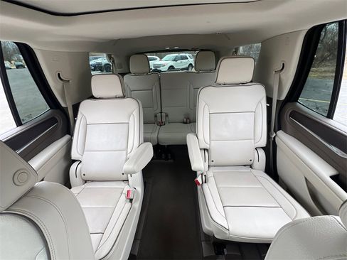 Used 2022 GMC Yukon Denali w/ Denali Premium Package image 31