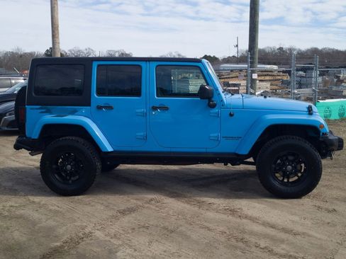 Used 2017 Jeep Wrangler Unlimited Sahara image 4