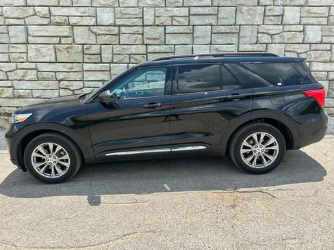 Certified 2023 Ford Explorer XLT w/ Equipment Group 202A AWD/4WD image 3