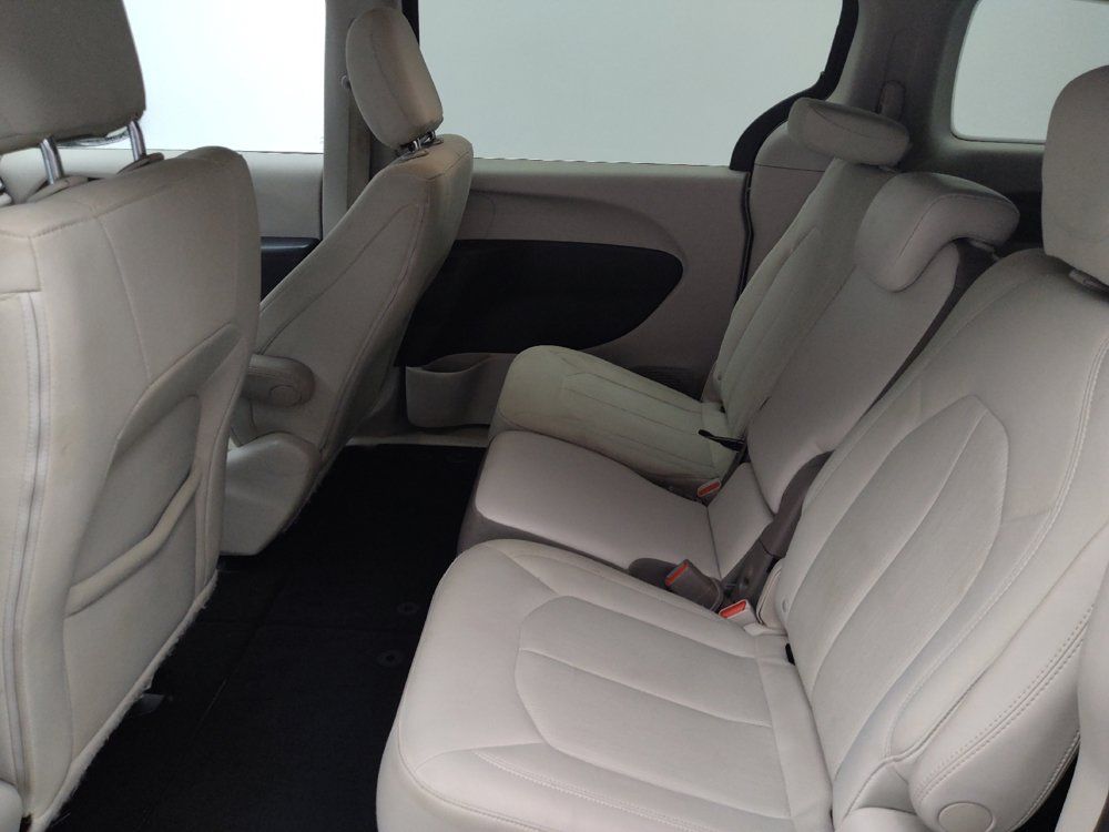 Used 2017 Chrysler Pacifica LX FWD image 18