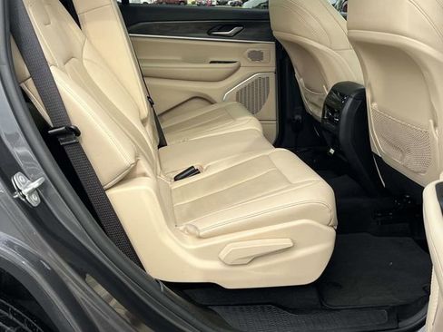 Used 2022 Jeep Grand Cherokee L Limited AWD/4WD image 24