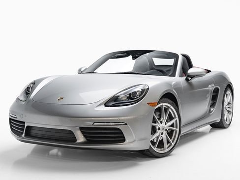Used 2018 Porsche 718 Boxster image 4