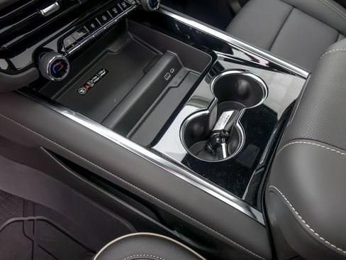 New 2026 Chevrolet Suburban Premier image 33